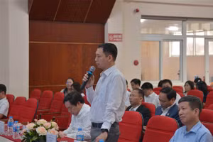 Nhiều ý kiến tham luận tại hội nghị.