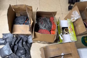 Một số tang vật cơ quan chức năng thu giữ.