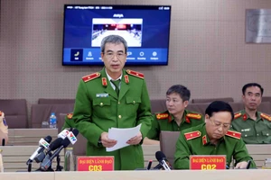 Thiếu tướng Nguyễn Văn Thành, Phó Cục trưởng Cục Cảnh sát điều tra tội phạm về tham nhũng, kinh tế, buôn lậu (C03) thông tin tại buổi họp báo.
