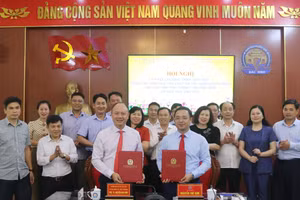 Lãnh đạo Sở GD&ĐT, Trường Đại học TDTT Bắc Ninh ký kết quy chế phối hợp.