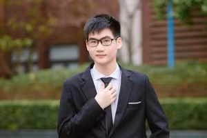 Nguyễn Tuấn Phong là học sinh chuyên Vật lý (niên khoá 2020 - 2023).