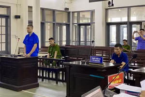 Lái xe dương tính ma túy đâm vào cảnh sát rồi bỏ chạy lĩnh án