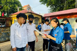 Thí sinh dự thi điểm thi trường THPT Lục Nam.