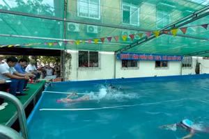 Các thí sinh tranh tài trong ngày thi đầu tiên.