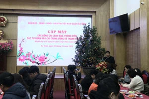 Quang cảnh buổi gặp mặt báo chí.