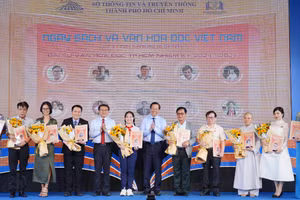 10 đại sứ văn hóa đọc TPHCM nhiệm kỳ 2024-2025. (Ảnh: Văn Hà).