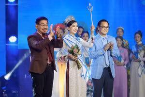 Điều dưỡng Phạm Thị Thu Đông - Bệnh viện Đại học Y Dược TPHCM đăng quang ngôi vị Hoa khôi cuộc thi Nét đẹp Thầy thuốc trẻ - Miss HYPA 2024. (Ảnh: BTC).