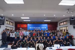 Khoa Điện – Điện tử trường Đại học Bách Khoa - ĐHQG TPHCM khai giảng khóa hè “Em là kỹ sư Điện - Điện tử tương lai” 2024. (Ảnh: HCMUT)