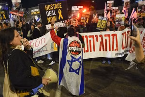 Gia đình 20 con tin Israel lên tiếng gây sốc