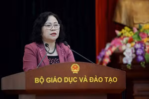 Thứ trưởng Ngô Thị Minh phát biểu kết luận Hội thảo.