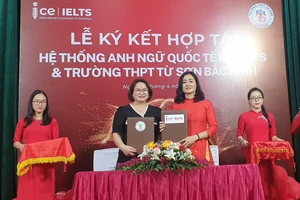 Lễ ký kết hợp tác giữa Hệ thống Anh ngữ quốc tế ICE IELTS và Trường THPT Từ Sơn. 