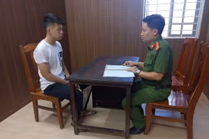 Huy tại cơ quan công an.