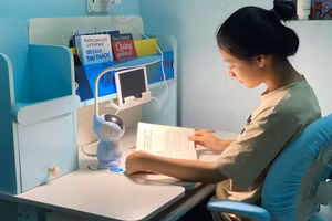 Nữ sinh Lê Anh Thư, Trường THCS Cù Chính Lan ôn thi vào lớp 10 THPT chuyên Lam Sơn. (Ảnh: LT).