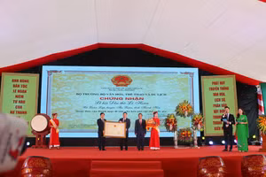 Lễ hội đền thờ Lê Hoàn 2023 được Bộ Văn hóa, Thể thao và du lịch đưa vào danh sách di sản văn hóa phi vật thể quốc gia. Ảnh: LT.