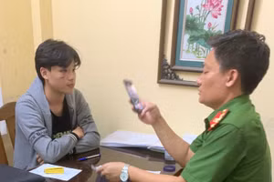 Nguyễn Lê Huy tại cơ quan công an. Ảnh: CATH.