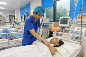 Bệnh nhân K. được theo dõi sau phẫu thuật. Ảnh: BVCC.