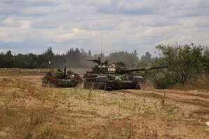 Minsk tập trận xe tăng cách hành lang Suwalki 5km khiến NATO lo lắng?