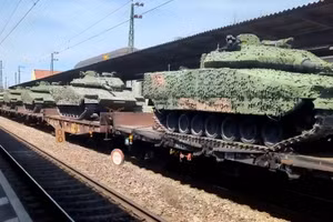 Đoàn xe chiến đấu bộ binh Thụy Điển đang tiến về phía Đông