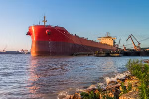 Thêm khách hàng lớn muốn mua dầu của Nga