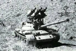 Xe tăng T-62 mang theo 96 rocket từ kinh nghiệm Afghanistan