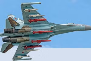 Tiêm kích Su-35S lộ diện trong 'chế độ quái thú'