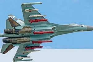 Tiêm kích Su-35S lộ diện trong 'chế độ quái thú'