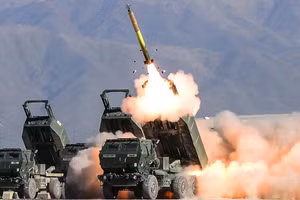 Tiêm kích F-35 và tên lửa HIMARS gây bất ngờ