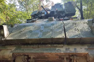 Bradley sống sót hy hữu sau đòn đánh của tên lửa chống tăng nhờ giáp BRAT