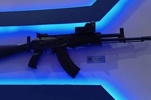 Súng STV-410 ra mắt Triển lãm Quốc phòng Việt Nam 2022: Nét tương đồng AK-15
