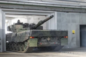 Ba Lan cấp tốc khôi phục xe tăng Leopard 2A4 