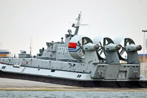 Thông tin mới về tàu đổ bộ đệm khí Zubr của Hải quân Trung Quốc