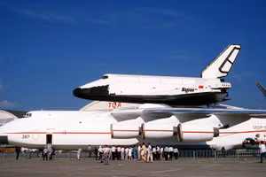 Chuyến bay đầu tiên cũng là cuối cùng của tàu con thoi Buran