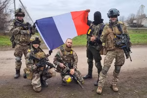 Lính Pháp đang được NATO đưa qua Biển Đen để tới Ukraine?