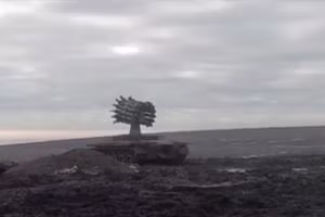 Lắp bệ phóng rocket chống ngầm RBU-6000 Smerch-2 trên xe tăng T-80