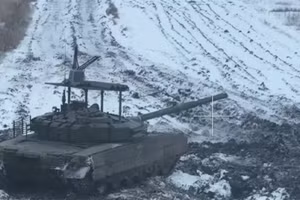 T-80BVM lắp hệ thống chống máy bay không người lái FPV tham chiến tại Avdiivka