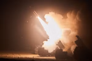 Chuyên gia cho biết Ukraine nhận hậu quả gì nếu dùng ATACMS tấn công cầu Crimea