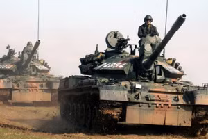 Vì sao Romania không loại biên xe tăng T-55 khi đã có M1 Abrams?