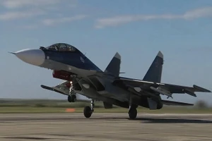 Tiêm kích Su-30SM2 như 'hổ mọc thêm cánh' nhờ tên lửa R-37M