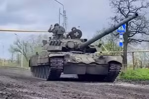 Ukraine thu giữ xe tăng 'hàng hiếm' T-80UE1