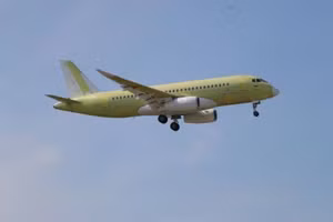 Chiếc Superjet 'thay thế nhập khẩu' đầu tiên của Nga đã cất cánh