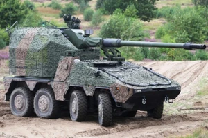 Hàng loạt pháo tự hành RCH 155 tối tân chuẩn bị tham chiến