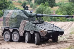 Hàng loạt pháo tự hành RCH 155 tối tân chuẩn bị tham chiến