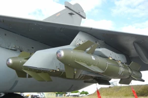 Tiêm kích F-16 Ukraine nhận bom AASM Hammer cực mạnh của Pháp