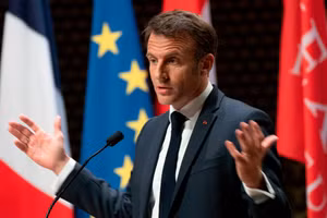 'Pháp sẽ phải trả giá đắt vì cố gắng tách châu Âu khỏi Mỹ'