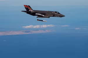 Bom nhiệt hạch B61-12 trên F-35 làm lu mờ kho vũ khí đồ sộ của Su-57