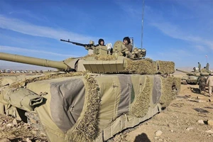 Quân đội Iran bắt đầu nhận hàng loạt xe tăng T-72F tương tự T-90M