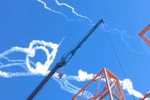 Tên lửa Vệ binh Cách mạng Hồi giáo tấn công một nhà máy hóa dầu... của Iran