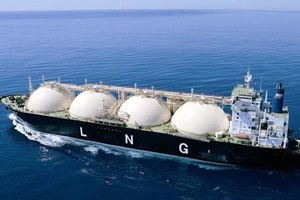 Đức ngăn chặn lệnh trừng phạt đầu tiên đối với LNG