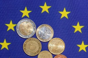 Tranh chấp ngân sách EU gây nguy hiểm cho huyết mạch tài chính Kiev