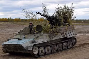 Pháo phòng không ZU-23-2 bất lực khi UAV cảm tử Lancet lao tới